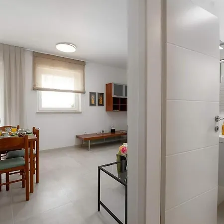 App Maya Apartment